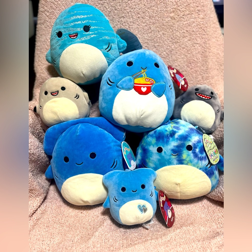 Hold for-mg Shark Squishmallow lot 7x new